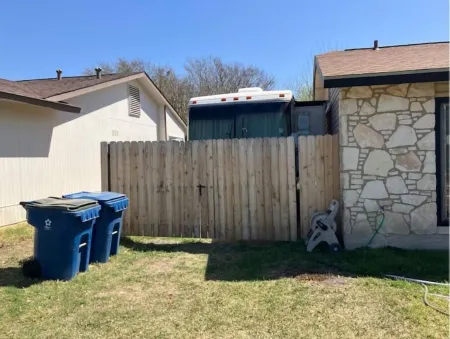 RV w/master bedroom, full bath & kitchen. Отели в г. Кирби