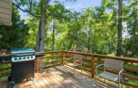 Charming 2-bedroom 1 full bath cottage in wonderful Fontana with AC, WiFi. Отели в г. Фонтана-он-Дженива Лейк