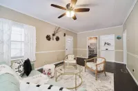 NEW LISTING charming 2 bedroom house walking distance to the beach and downtown