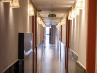 Coral Express Prox ao Hosp Mae de Deus Pucrs, 5Klm de Distancia Hotels near Botanic Garden