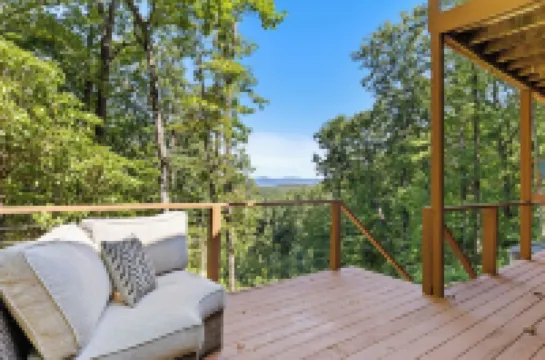 Mountain-Top Adventure meets Picturesque Retreat