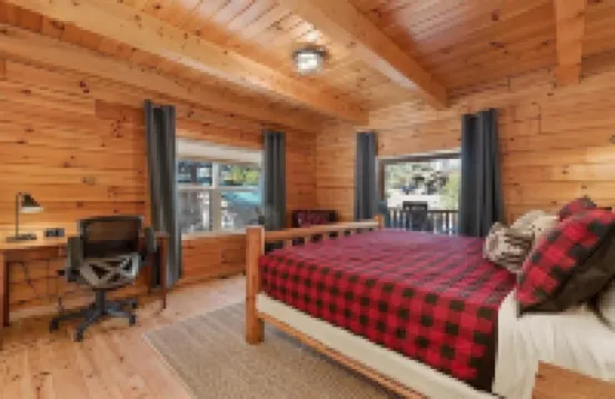 Log cabin with game room by skiing & lake