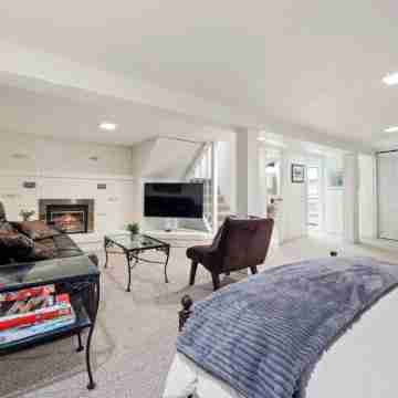 3 minute walk to nature trail Rooms