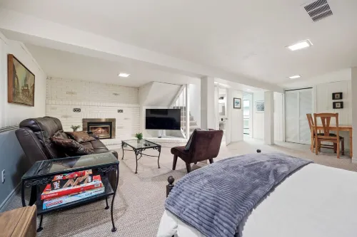 3 minute walk to nature trail