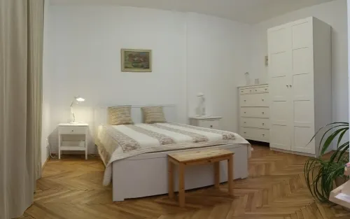 Mona Lisa Apartment, la Place Magic