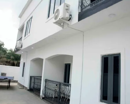 Slim Anyaiwe Apartments Hotéis em Agbor