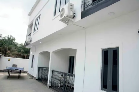 Slim Anyaiwe Apartments Отели в г. Агбор