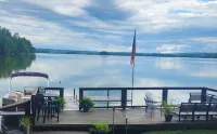 Charming 2-bedroom lakefront camp on Webber Pond