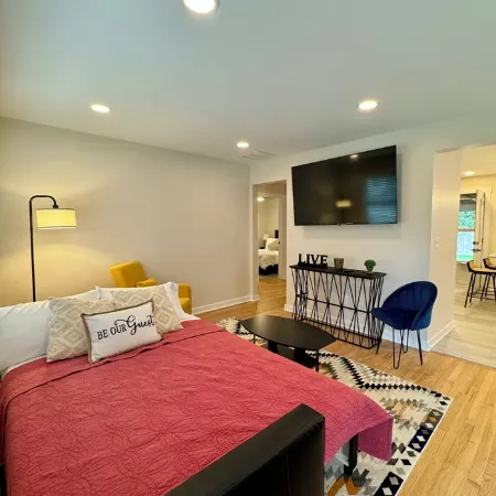 Fortville Fun! 2Bedroom-King and Queen. Stylish Home with Game Garage
