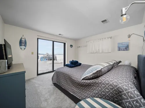 Beautiful Beachfront Home on Crystal Lake Hotel a Lake Township