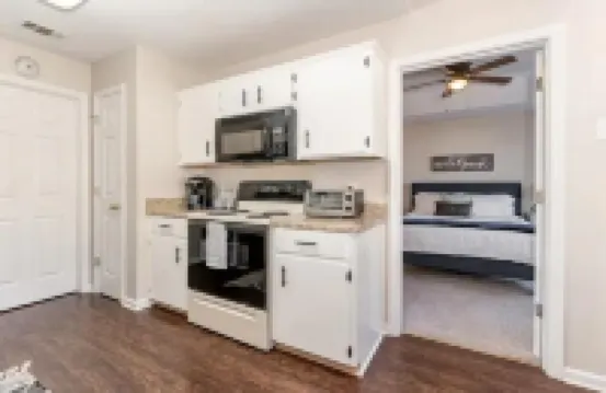 Heart of Pooler- Family friendly w/ garage parking