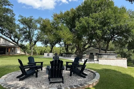 DIRECT LAKE ACCESS in a boutique-style lakehouse on Lake Whitney!