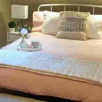 Cosy Modern One Bedroom in Hammersmith Rooms