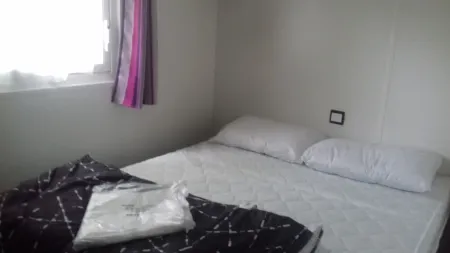 3-bedroom mobile home on the shores of Lake Biscarrosse