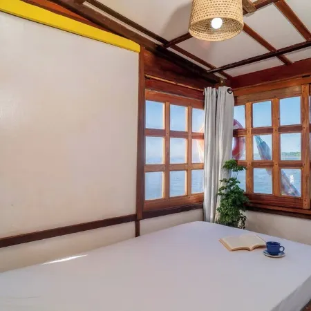 Yara Floating Villa Floating Inn