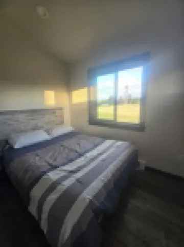 Charming 3-bedroom cabin- minutes from downtown Ennis Hotels in Ennis