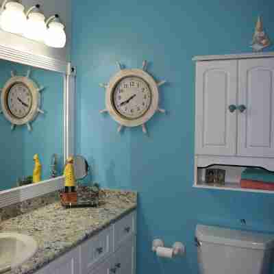 Romantic, Comfortable, Clean, New, Convenient, Bridge, Ocean View, Priced Right! Rooms