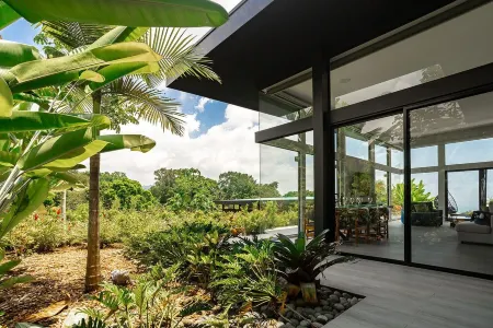 Ocean view jungle surf house with 3 casitas, 7 bdrms with AC near Manuel Antonio