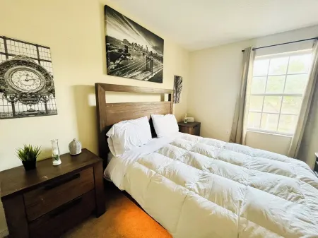 5 mins from Kissimmee and 20 mins from the parks!