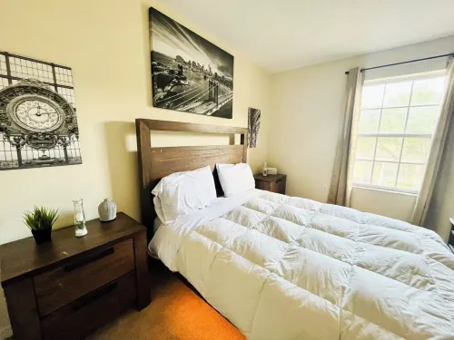 5 mins from Kissimmee and 20 mins from the parks!