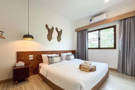 8 Bedroom Luxury Pool Villa near Golf Courses