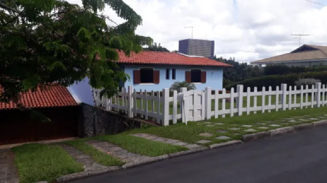 Meeting of the Waters. Large, furnished house with swimming pool. Contact with nature.