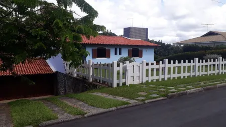 Meeting of the Waters. Large, furnished house with swimming pool. Contact with nature.