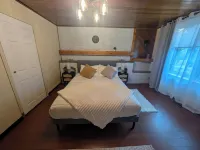 Peaceful Ravine-Backed Cottage | Firepit, BBQ & Nature Views, Pet-Friendly! Hotels in Elgin County