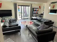 Un Joli Coin de Paradis Avec un Très Beau Jardin Hotels in Aulnay-sous-Bois