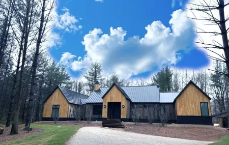 4-bedroom cabin in nice Coloma with fitness room, AC, WiFi