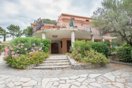 Your villa, for 2... with swimming pool in Sanary Jardin et Piscine