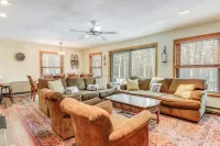 3 min to Mt Snow & FREE Shuttle! Family-Size fun, Wood Fireplace, Arcades.
