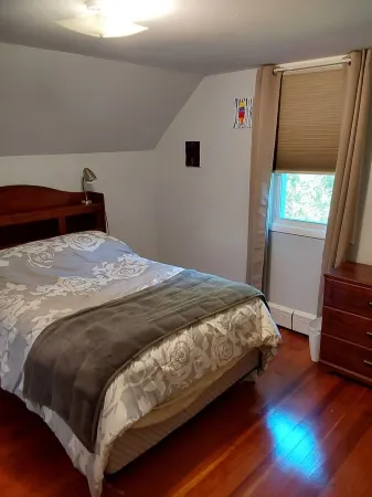 Charming 4-bedroom house with AC and WiFi  30 minute drive to New York City