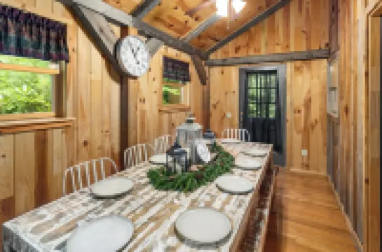 Near Linville Gorge & Ski Resorts (sleeps 8)