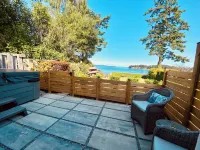 Seaside Haven Oceanfront Suite - Private Hot Tub Hotels near Swartz Bay Terminal