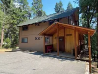 Charming 4-bedroom cabin with WiFi, AC, 5 miles from Pinecrest Lake/Dodge Ridge