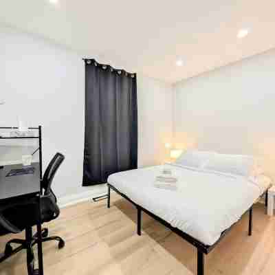 Bright 2BR Home – Walk to Shops & Restaurants Rooms