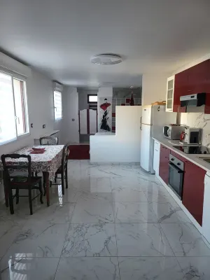 Gîte on the banks of the Loire in the suburbs of Saumur, in a village in the countryside Hôtels à : Saint-Clément-Des-Levées