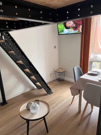 Cosy, modern studio 5 minutes from the beach and all amenities