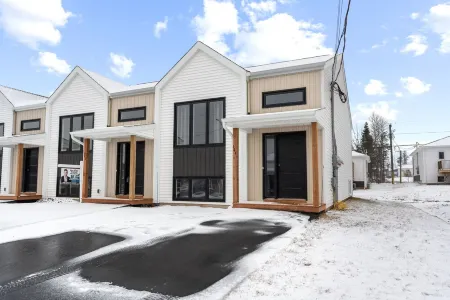 Brand New Build | Stylish & Spacious 3BR Отели в г. Дьеп