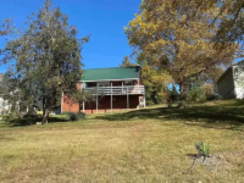 Walk to Downtown! Large Lux Home