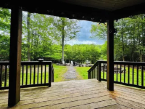 Lazy River Cabin: Private 3 Bedroom, 3 Bath Getaway on Lake Wallenpaupack