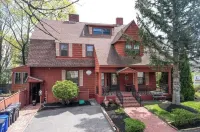 Historic Bly House Stay - 2BR Apt Near Haverhill 웨스트게이트 마켓 플레이스 주변 호텔