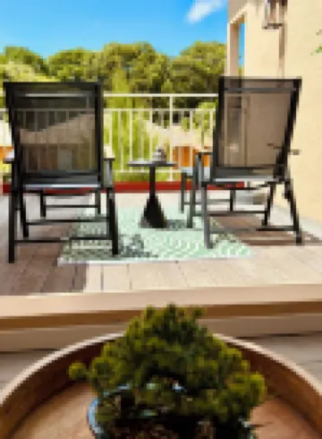 Parenthèse, T1 with balcony and backyard. Private beach and pool access Hotels in Grand-Bourg