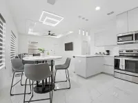 Brand NEW Splendor 2 Bedroom Apartment conveniently located Pharr-McAllen area! Hotels in Pharr