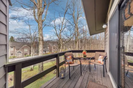 Cozy 2-bedroom condo in lovely Hidden Valley with WiFi