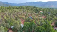 NEW!! Modern, updated 2-bedroom cabin with WiFi, games and views in quaint Pine