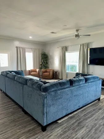 Peaceful 2-bedroom house with golf course view!