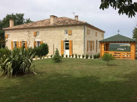 Gîte des 3 Puits Отели в г. Комон