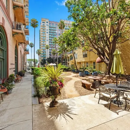 Downtown Studio Near Convention Center and Beach Free Parking